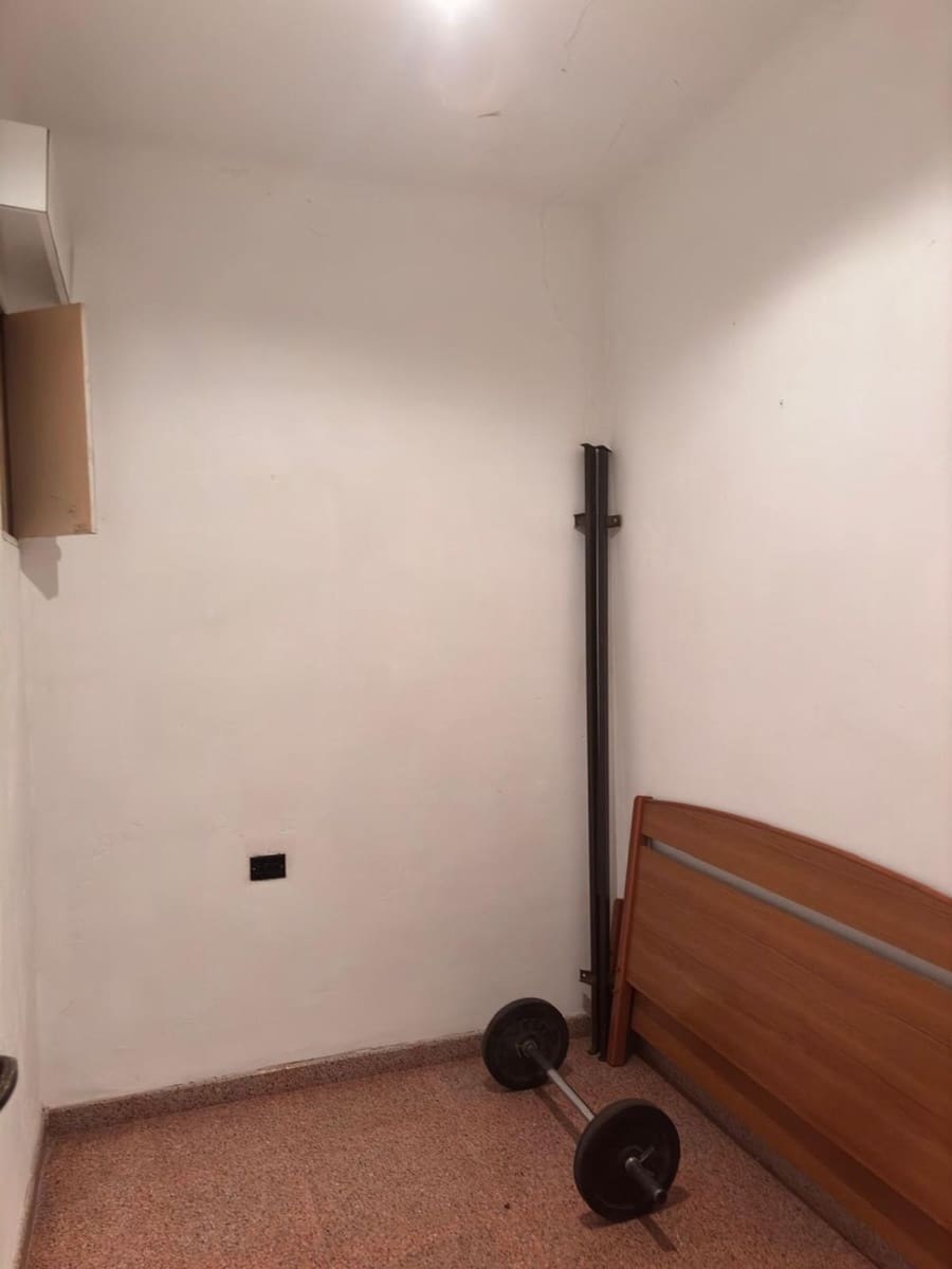 9 bedroom Finca/Country House for sale in Flix with garage - € 35,000 (Ref: 9533254)