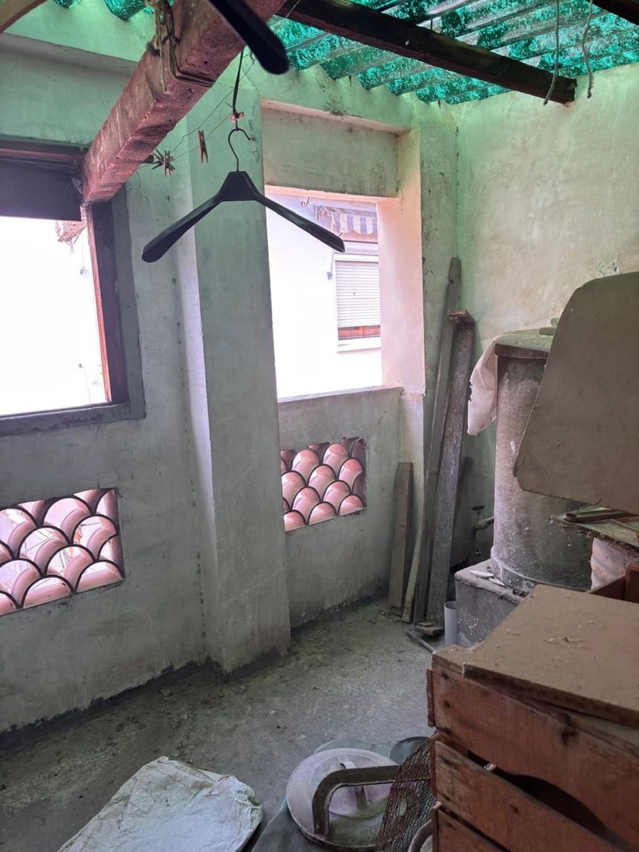 9 bedroom Finca/Country House for sale in Flix with garage - € 35,000 (Ref: 9533254)