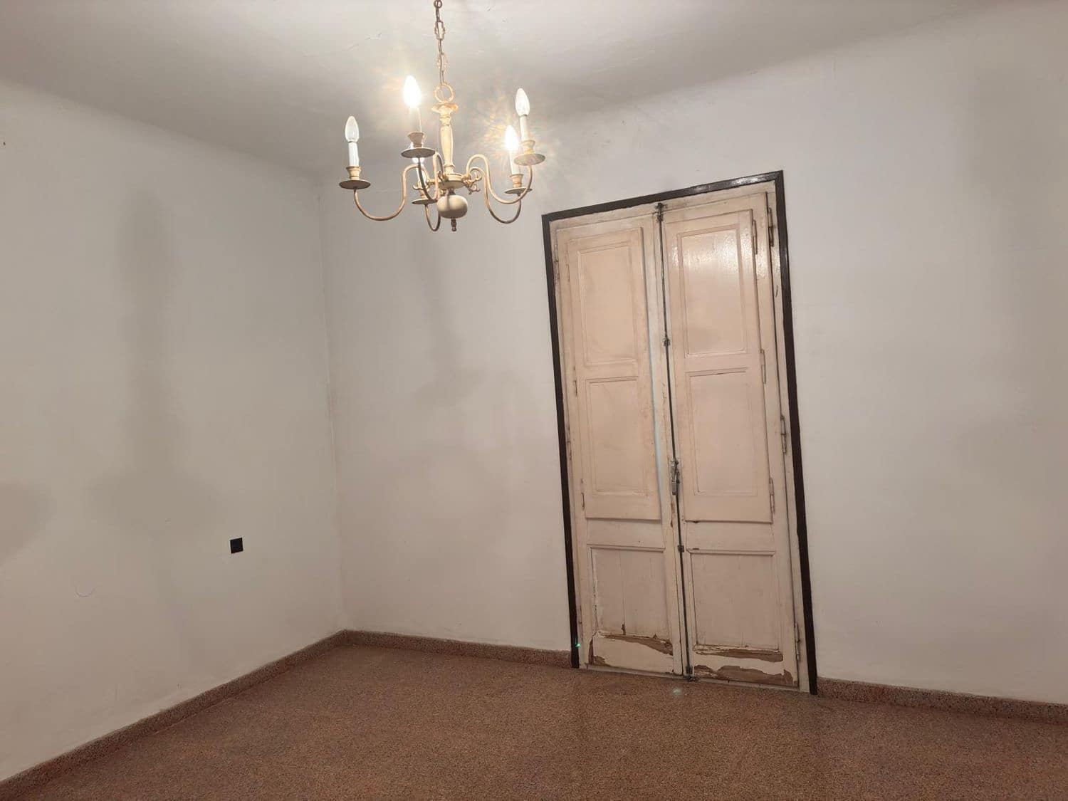 9 bedroom Finca/Country House for sale in Flix with garage - € 35,000 (Ref: 9533254)