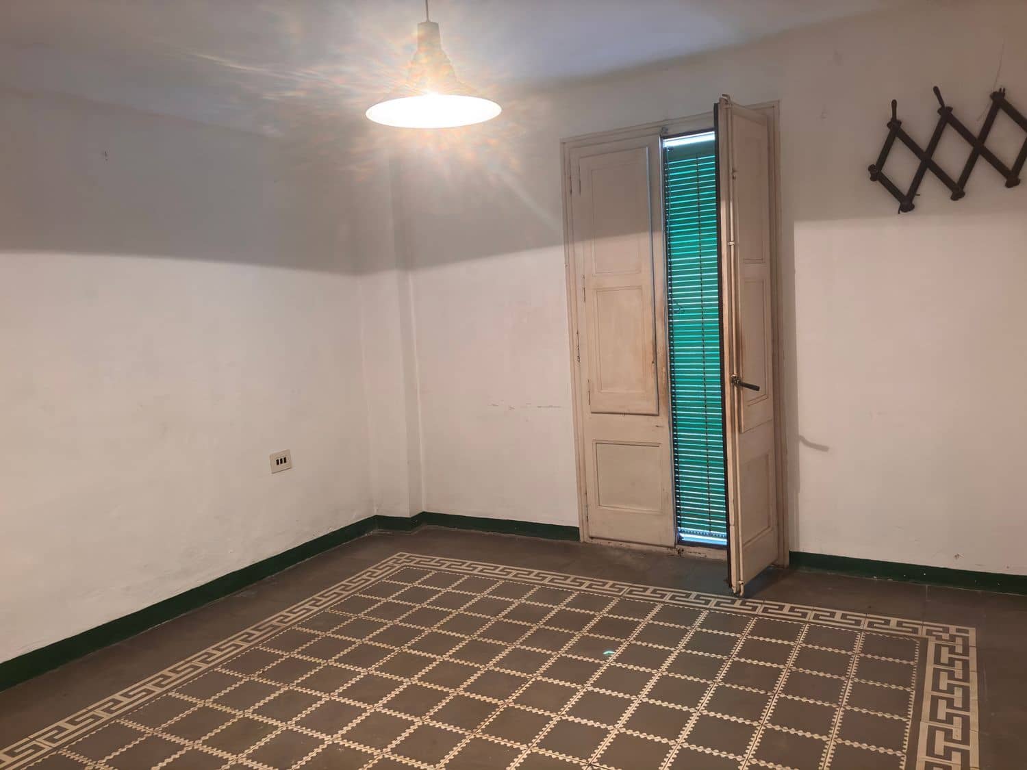 9 bedroom Finca/Country House for sale in Flix with garage - € 35,000 (Ref: 9533254)