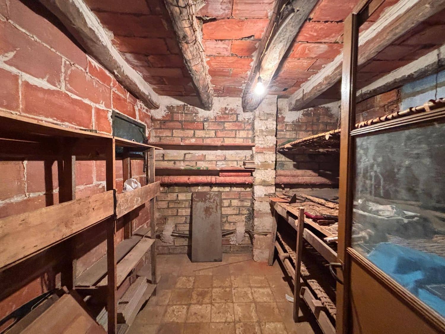 9 bedroom Finca/Country House for sale in Flix with garage - € 35,000 (Ref: 9533254)