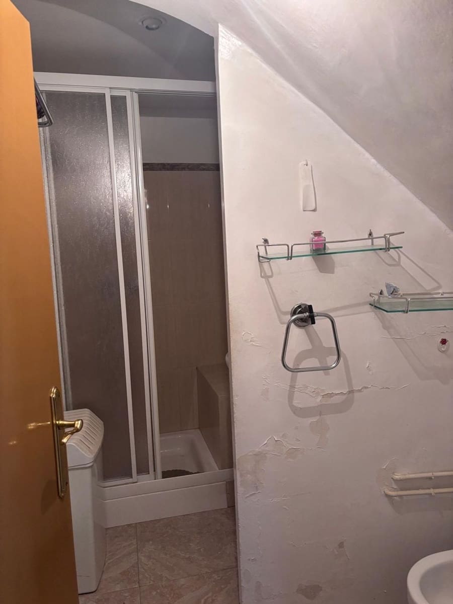 5 bedroom Finca/Country House for sale in Tivissa with garage - € 75,000 (Ref: 9697976)