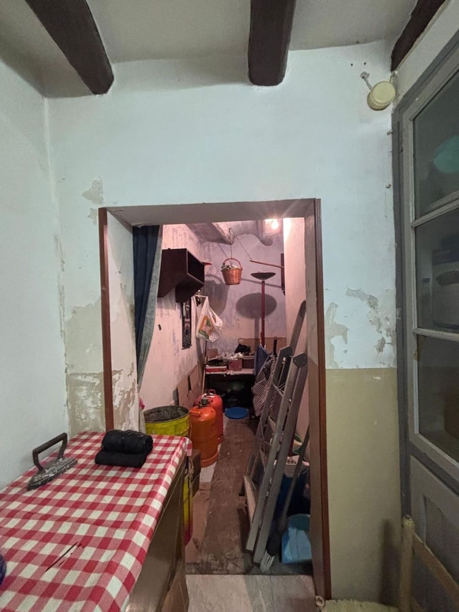 5 bedroom Finca/Country House for sale in Tivissa with garage - € 75,000 (Ref: 9697976)