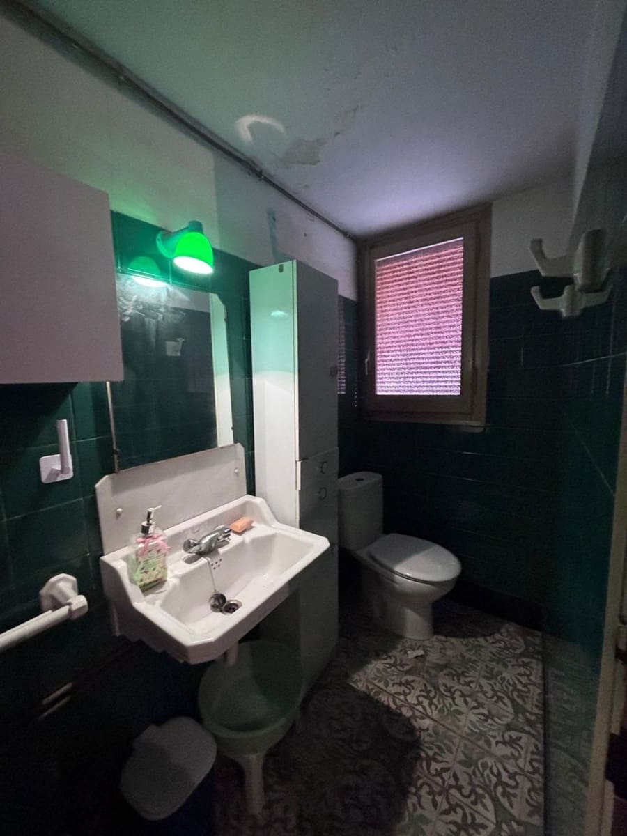 5 bedroom Finca/Country House for sale in Tivissa with garage - € 75,000 (Ref: 9697976)