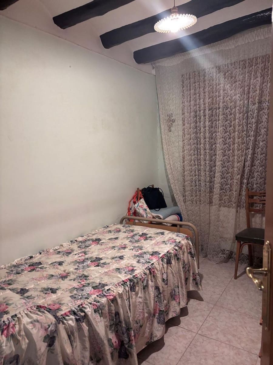 5 bedroom Finca/Country House for sale in Tivissa with garage - € 75,000 (Ref: 9697976)