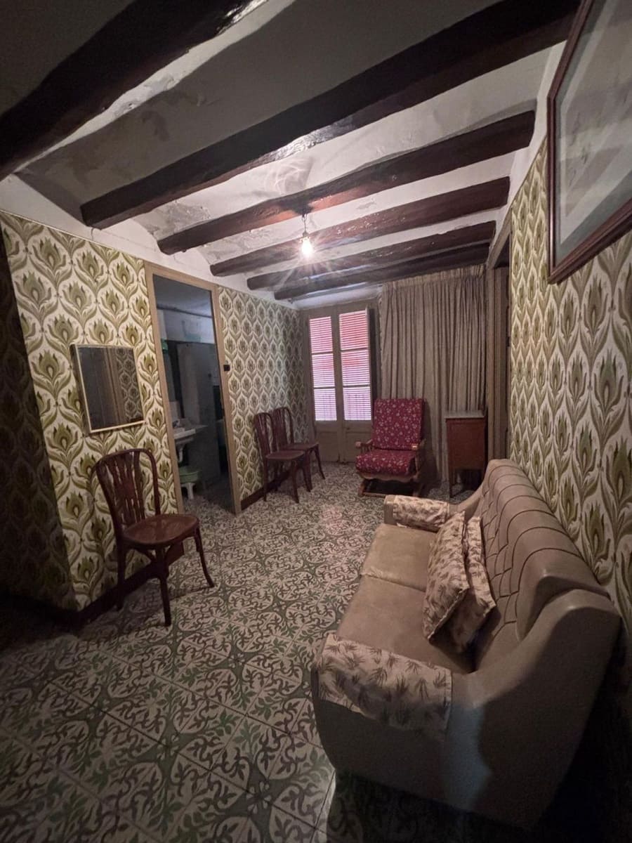 5 bedroom Finca/Country House for sale in Tivissa with garage - € 75,000 (Ref: 9697976)