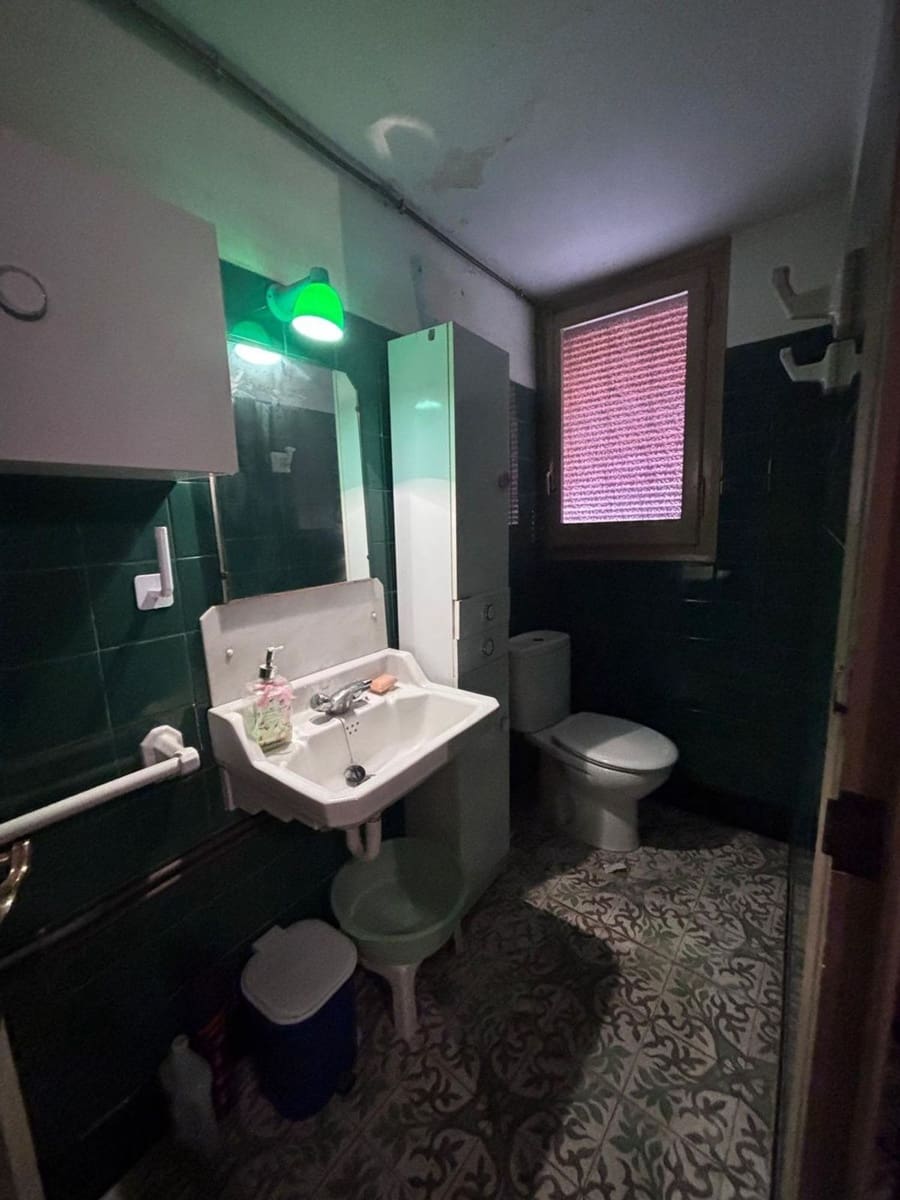 5 bedroom Finca/Country House for sale in Tivissa with garage - € 75,000 (Ref: 9697976)