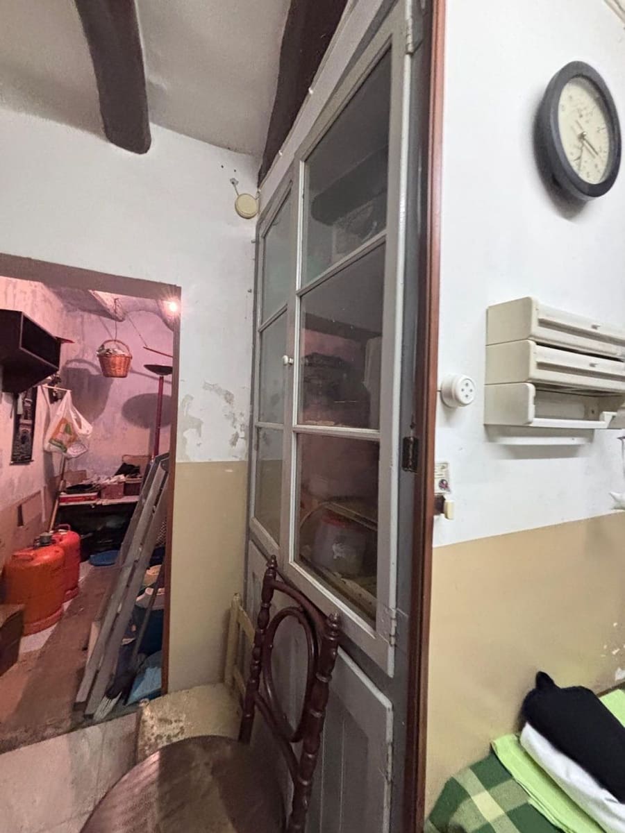 5 bedroom Finca/Country House for sale in Tivissa with garage - € 75,000 (Ref: 9697976)