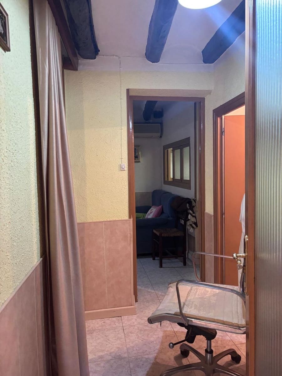 5 bedroom Finca/Country House for sale in Tivissa with garage - € 75,000 (Ref: 9697976)