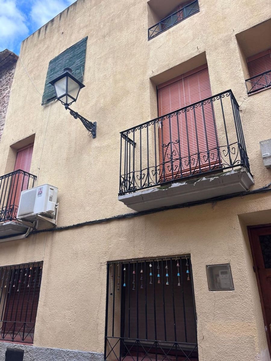 5 bedroom Finca/Country House for sale in Tivissa with garage - € 75,000 (Ref: 9697976)