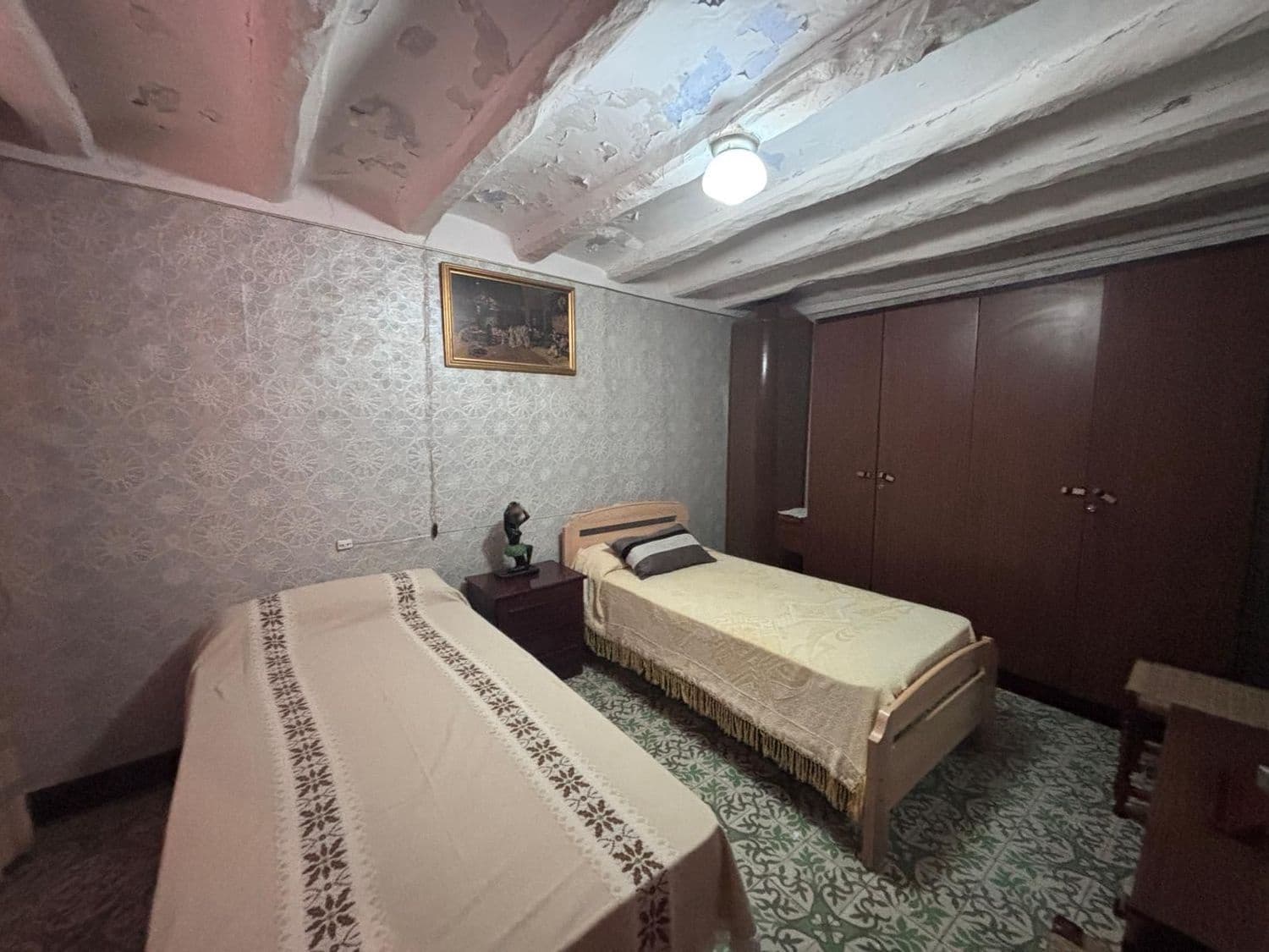 5 bedroom Finca/Country House for sale in Tivissa with garage - € 75,000 (Ref: 9697976)