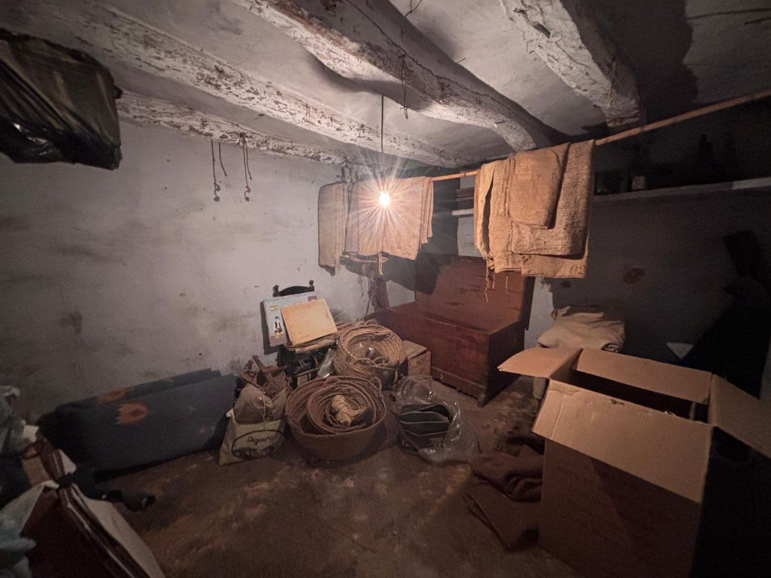 5 bedroom Finca/Country House for sale in Tivissa with garage - € 75,000 (Ref: 9697976)