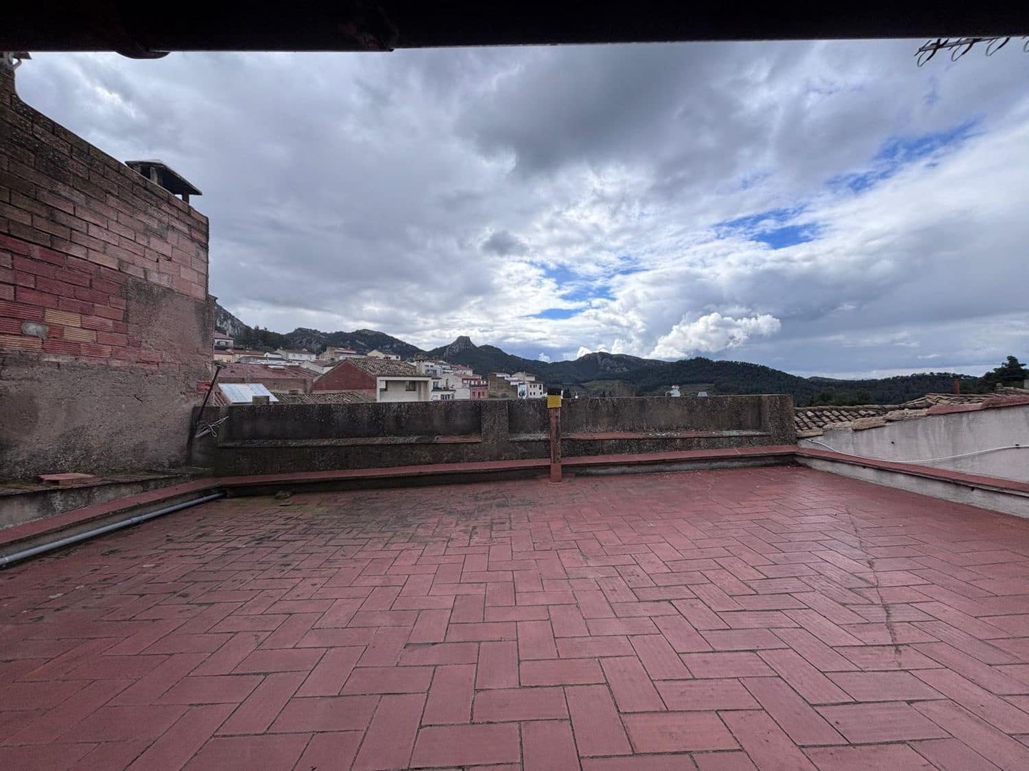 5 bedroom Finca/Country House for sale in Tivissa with garage - € 75,000 (Ref: 9697976)