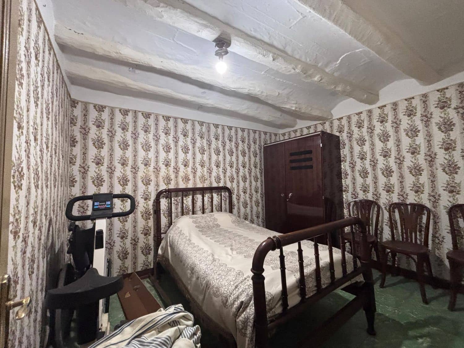 5 bedroom Finca/Country House for sale in Tivissa with garage - € 75,000 (Ref: 9697976)