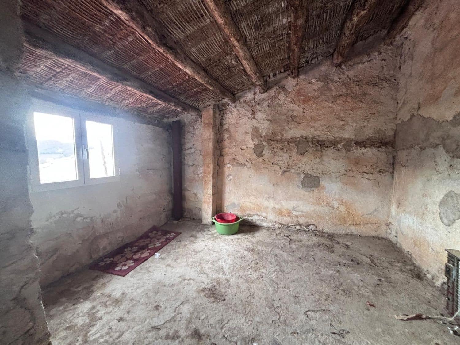 5 bedroom Finca/Country House for sale in Tivissa with garage - € 75,000 (Ref: 9697976)