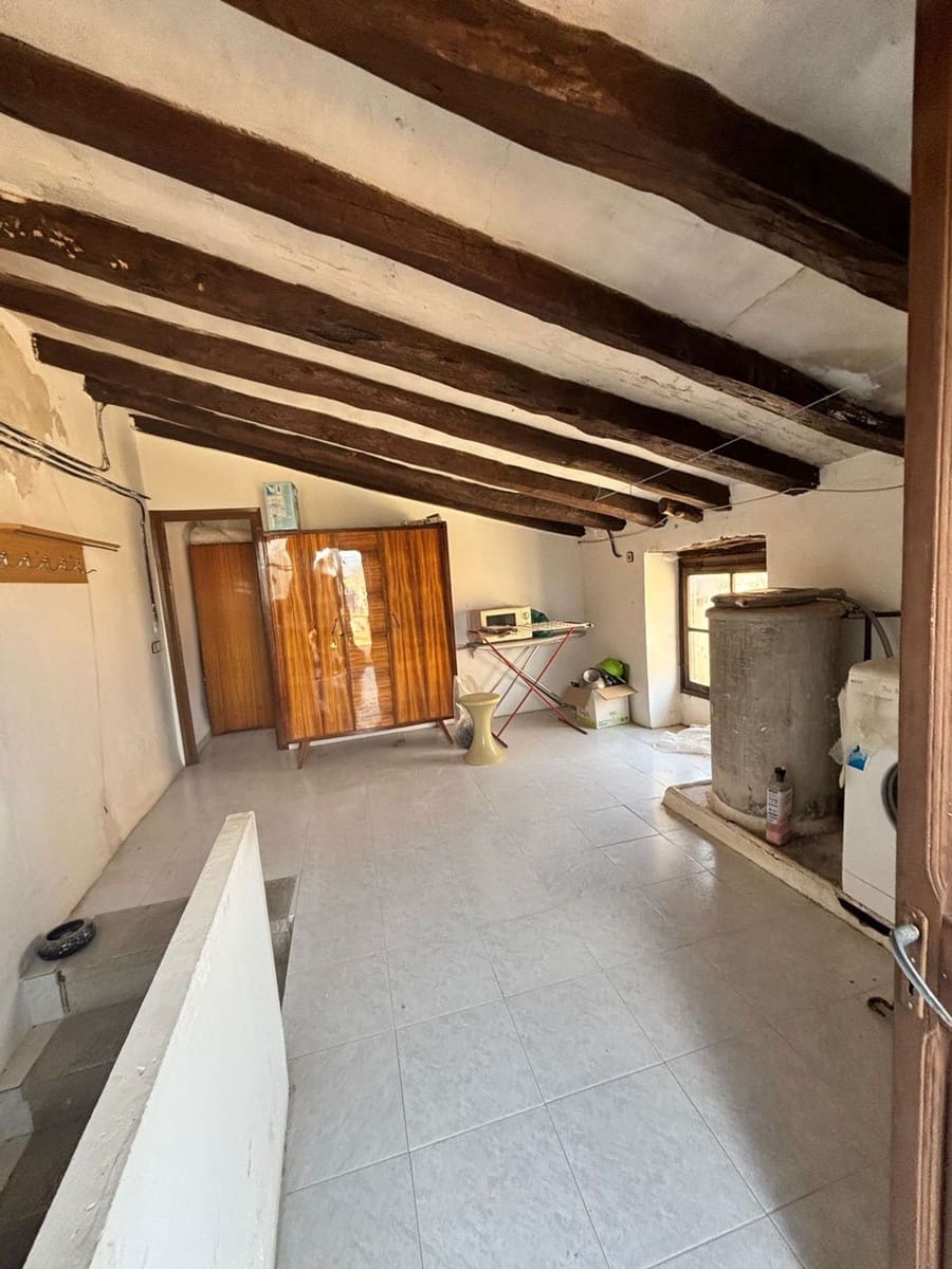 4 slaapkamer Finca/Landhuis te koop in Tivissa met garage - € 110.000 (Ref: 9761596)