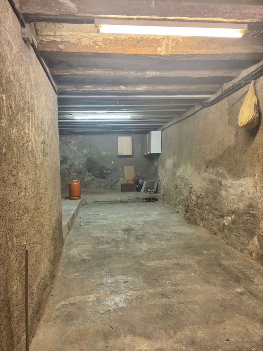 4 slaapkamer Finca/Landhuis te koop in Tivissa met garage - € 110.000 (Ref: 9761596)