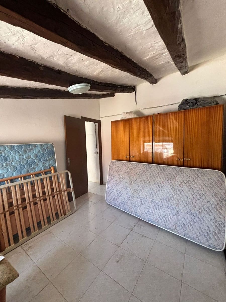 4 slaapkamer Finca/Landhuis te koop in Tivissa met garage - € 110.000 (Ref: 9761596)