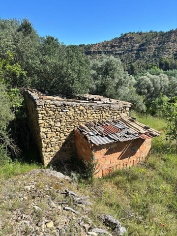 Ubebygd land til salgs i Flix - € 9 000 (Ref: 9793912)