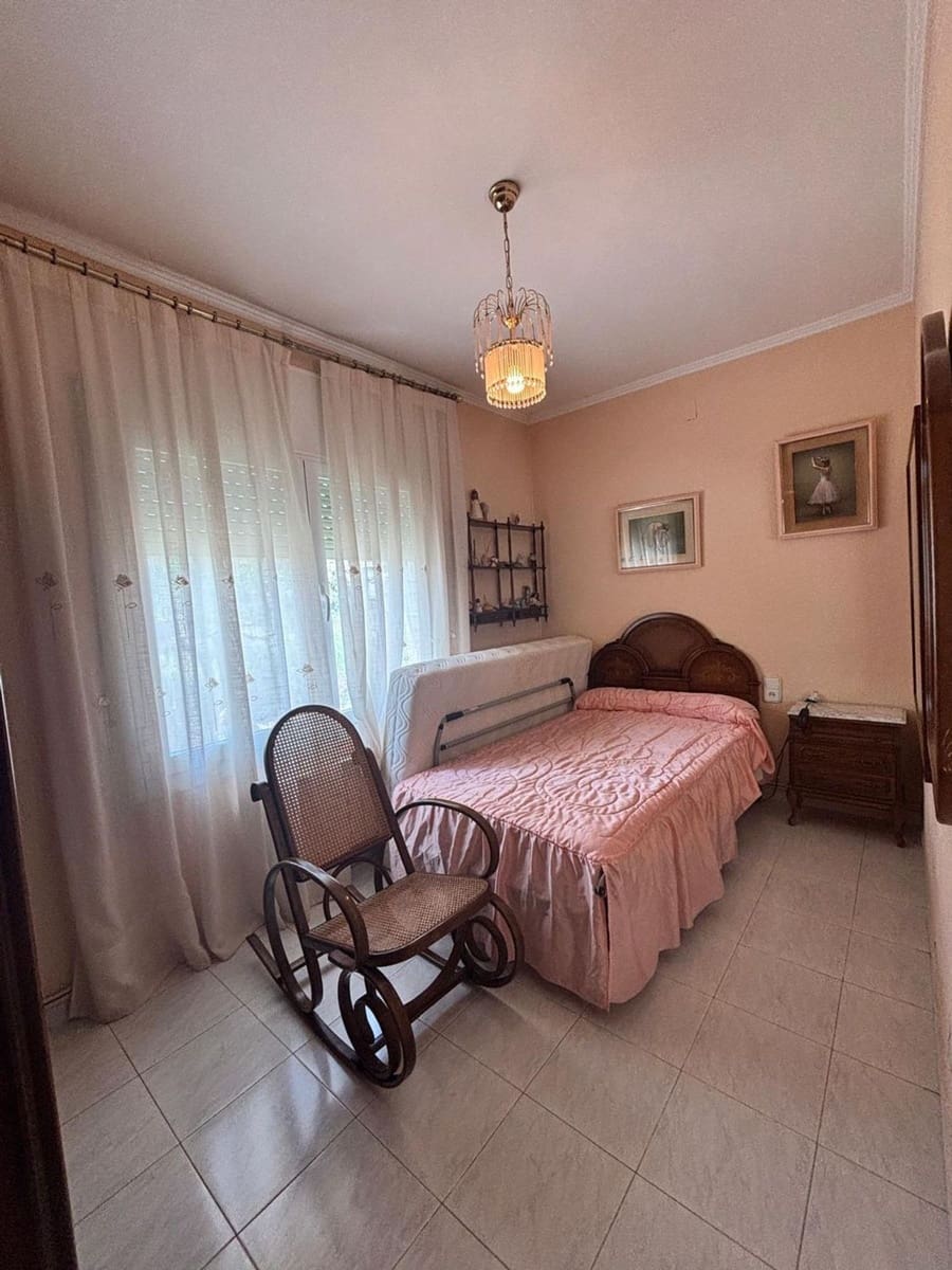 2 bedroom Villa for sale in Flix with garage - € 160,000 (Ref: 9833303)