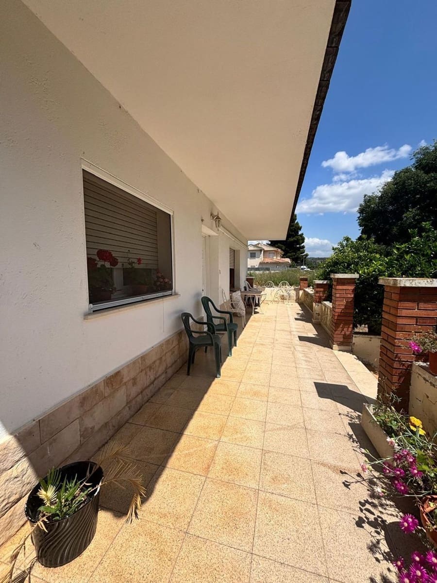 2 bedroom Villa for sale in Flix with garage - € 160,000 (Ref: 9833303)