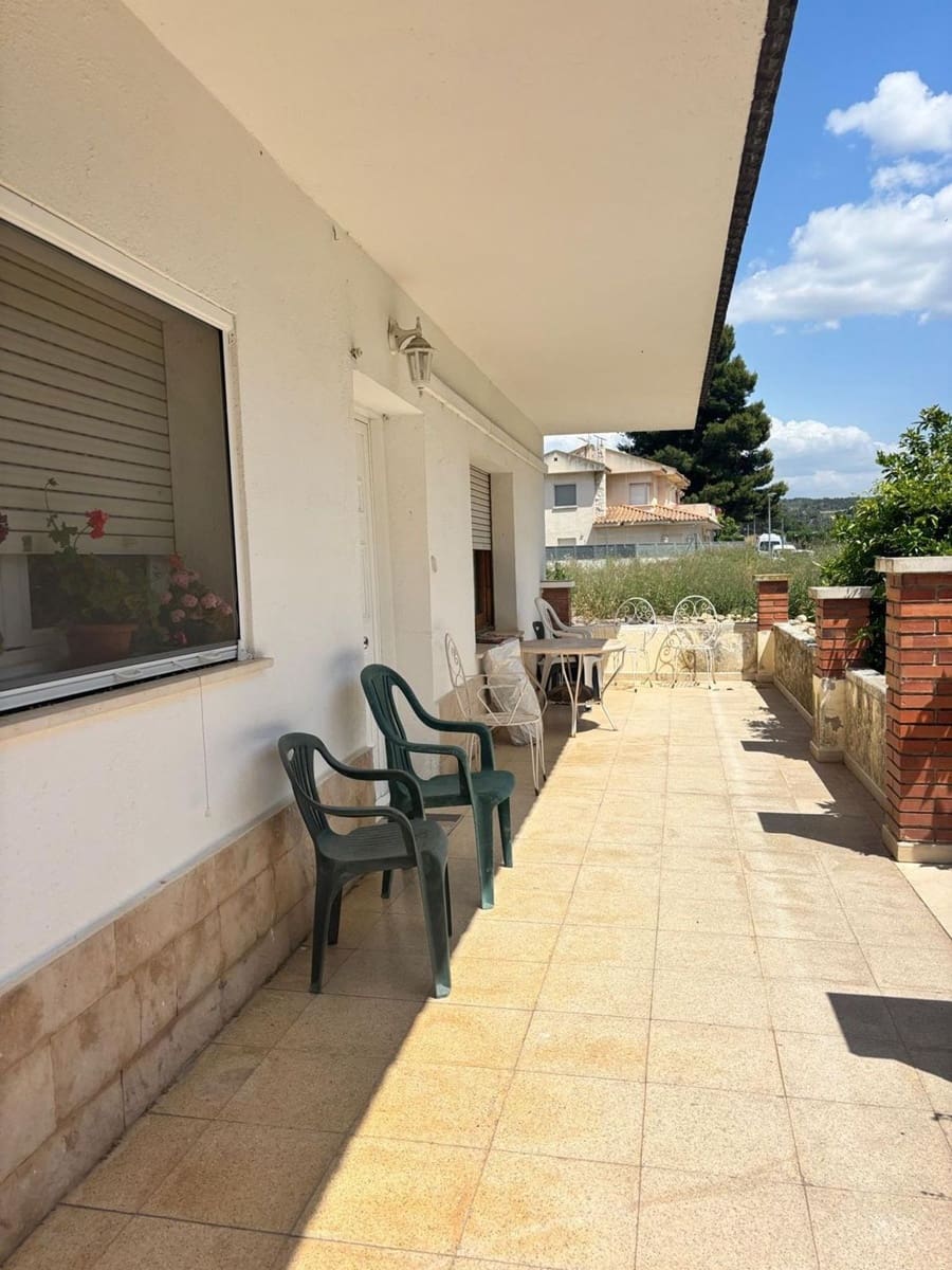 2 bedroom Villa for sale in Flix with garage - € 160,000 (Ref: 9833303)