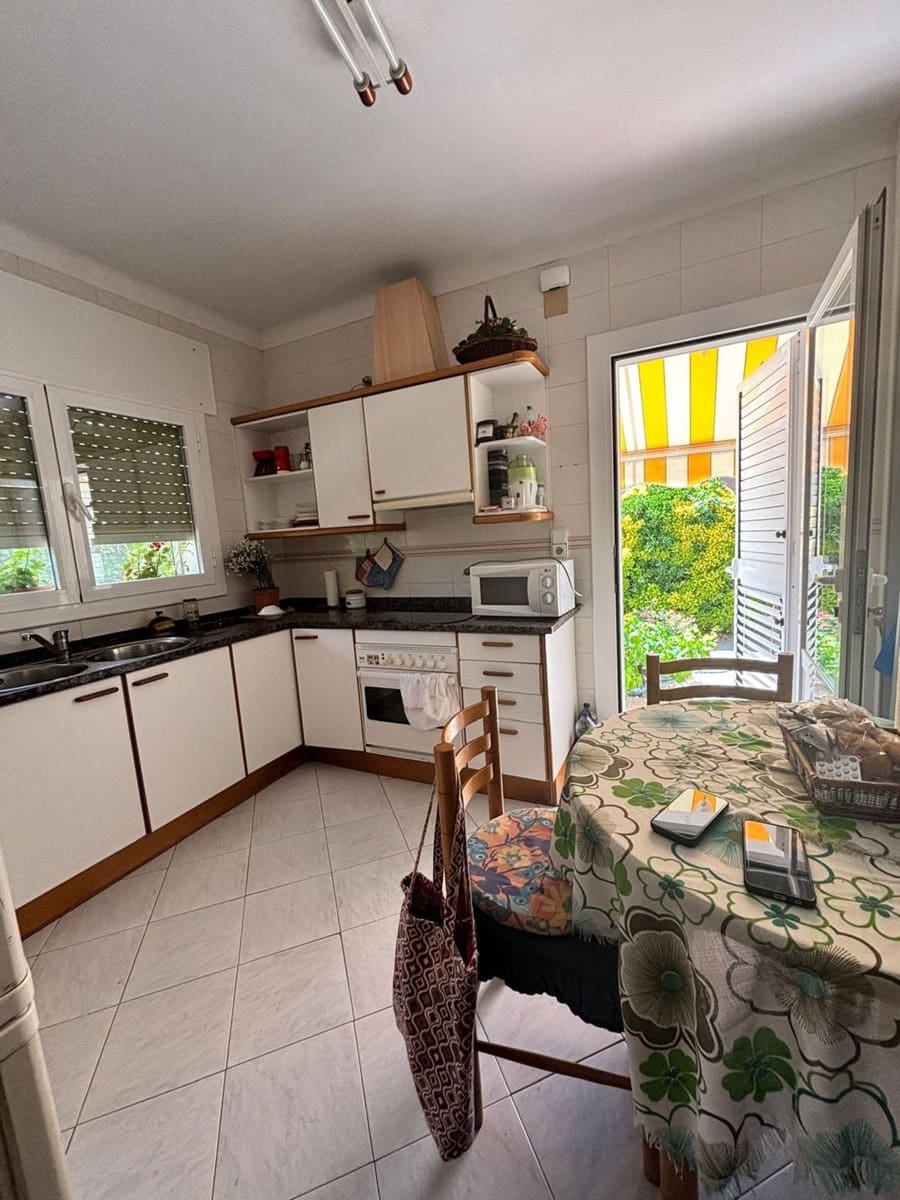 2 bedroom Villa for sale in Flix with garage - € 160,000 (Ref: 9833303)
