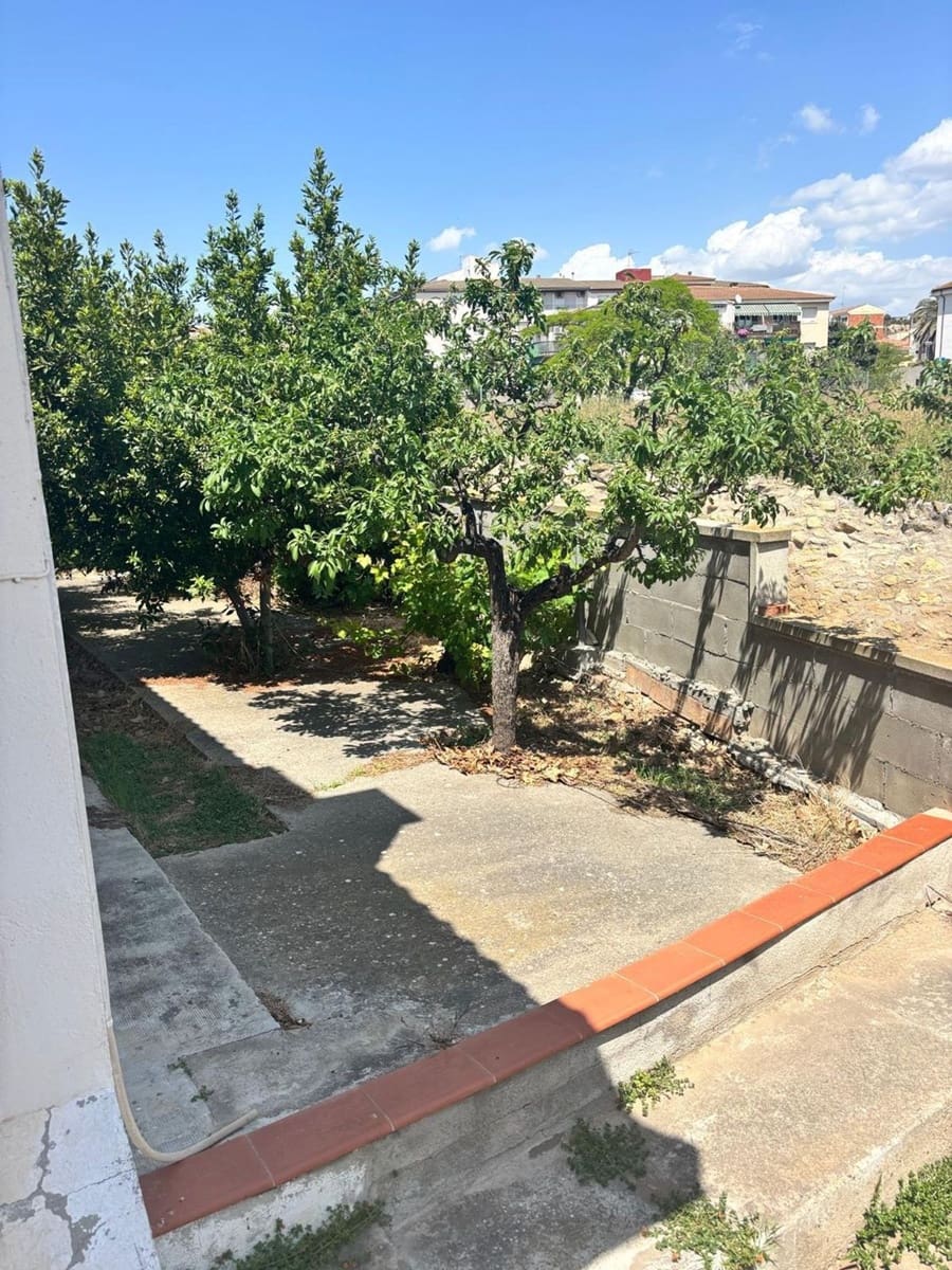 2 bedroom Villa for sale in Flix with garage - € 160,000 (Ref: 9833303)
