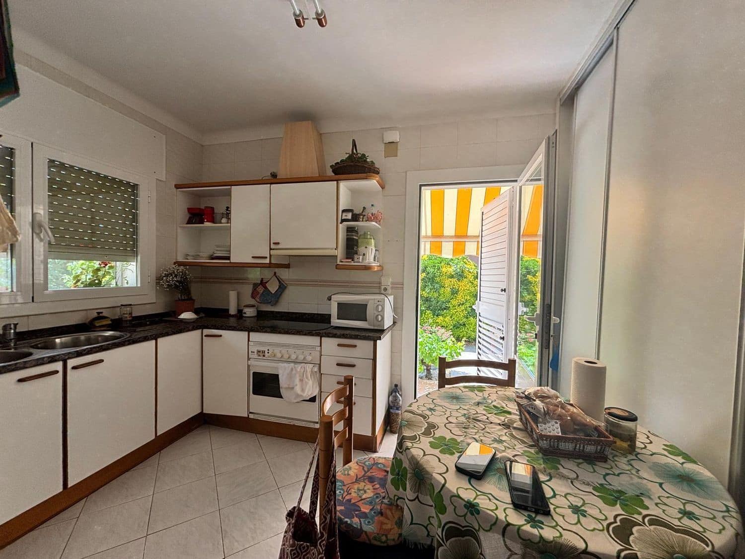 2 bedroom Villa for sale in Flix with garage - € 160,000 (Ref: 9833303)
