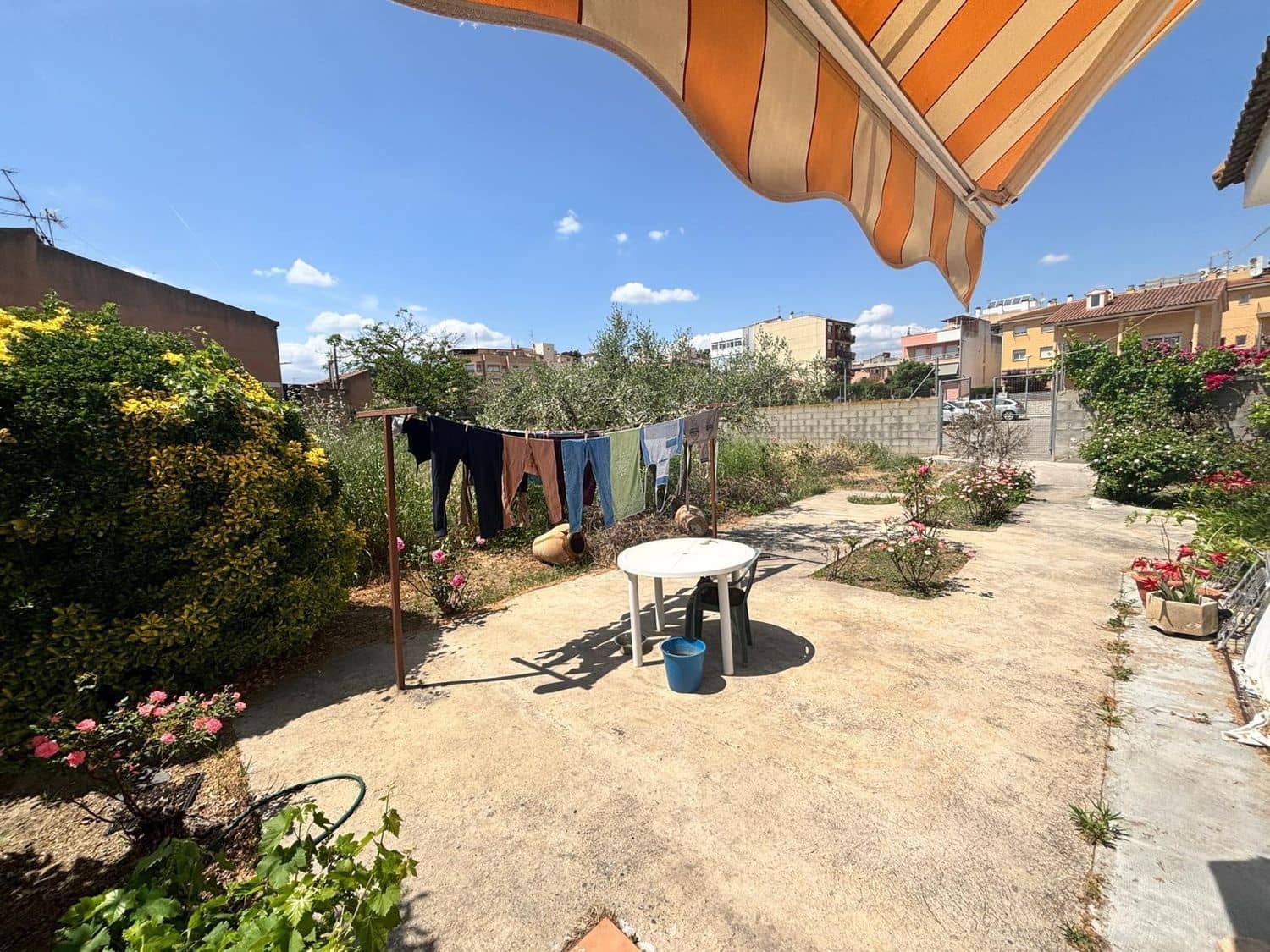 2 bedroom Villa for sale in Flix with garage - € 160,000 (Ref: 9833303)