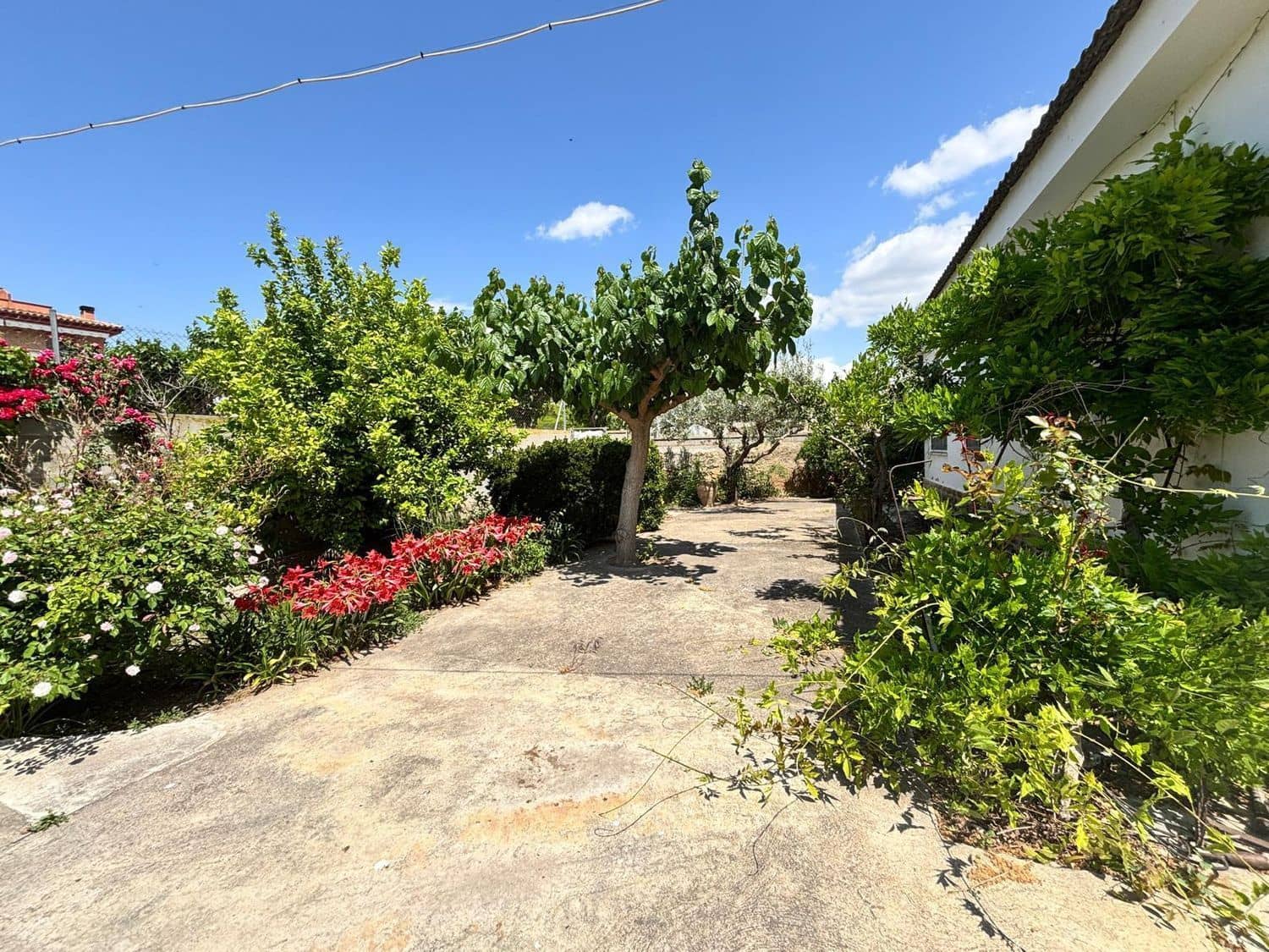 2 bedroom Villa for sale in Flix with garage - € 160,000 (Ref: 9833303)