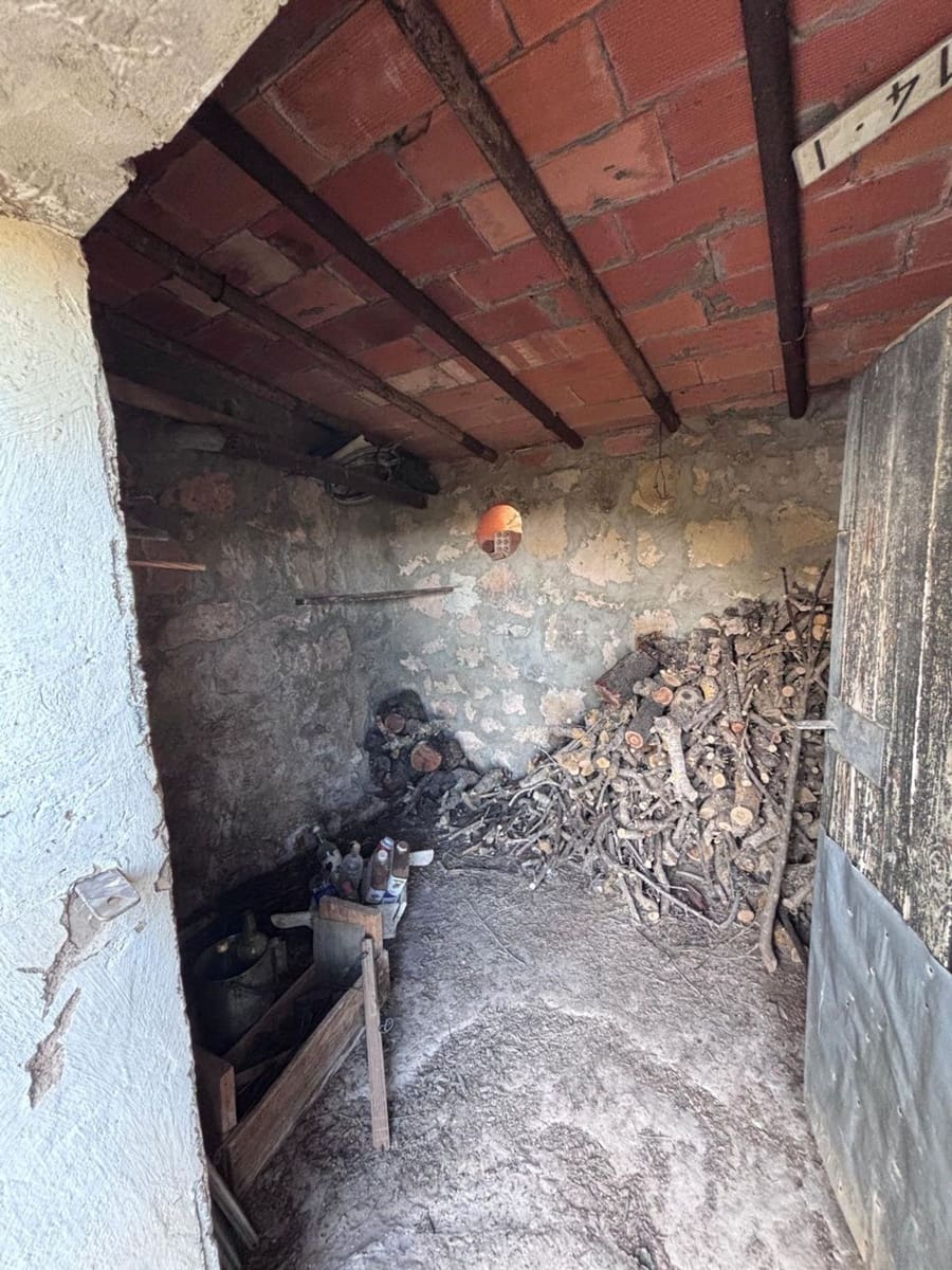 1 sypialnia Finka/Dom wiejski na sprzedaż w Flix z garażem - 62 000 € (Ref: 9877797)