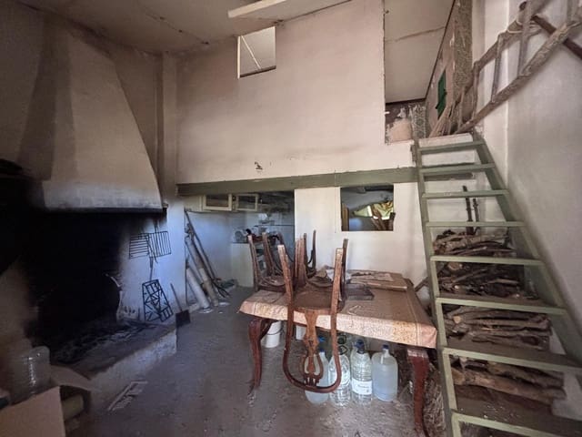 1 sypialnia Finka/Dom wiejski na sprzedaż w Flix z garażem - 62 000 € (Ref: 9877797)