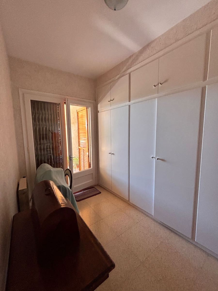 4 bedroom Villa for sale in Flix with garage - € 239,000 (Ref: 9889652)
