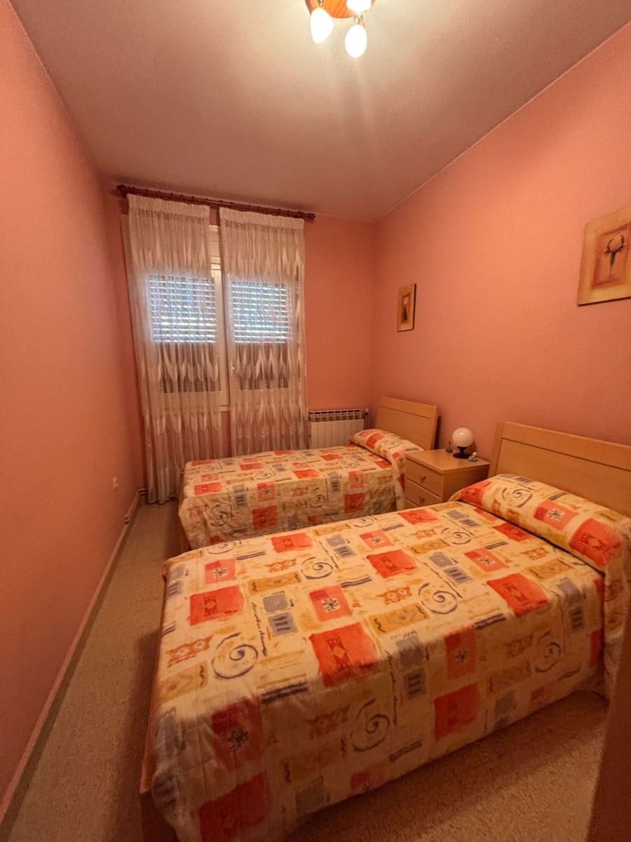 4 bedroom Villa for sale in Flix with garage - € 239,000 (Ref: 9889652)