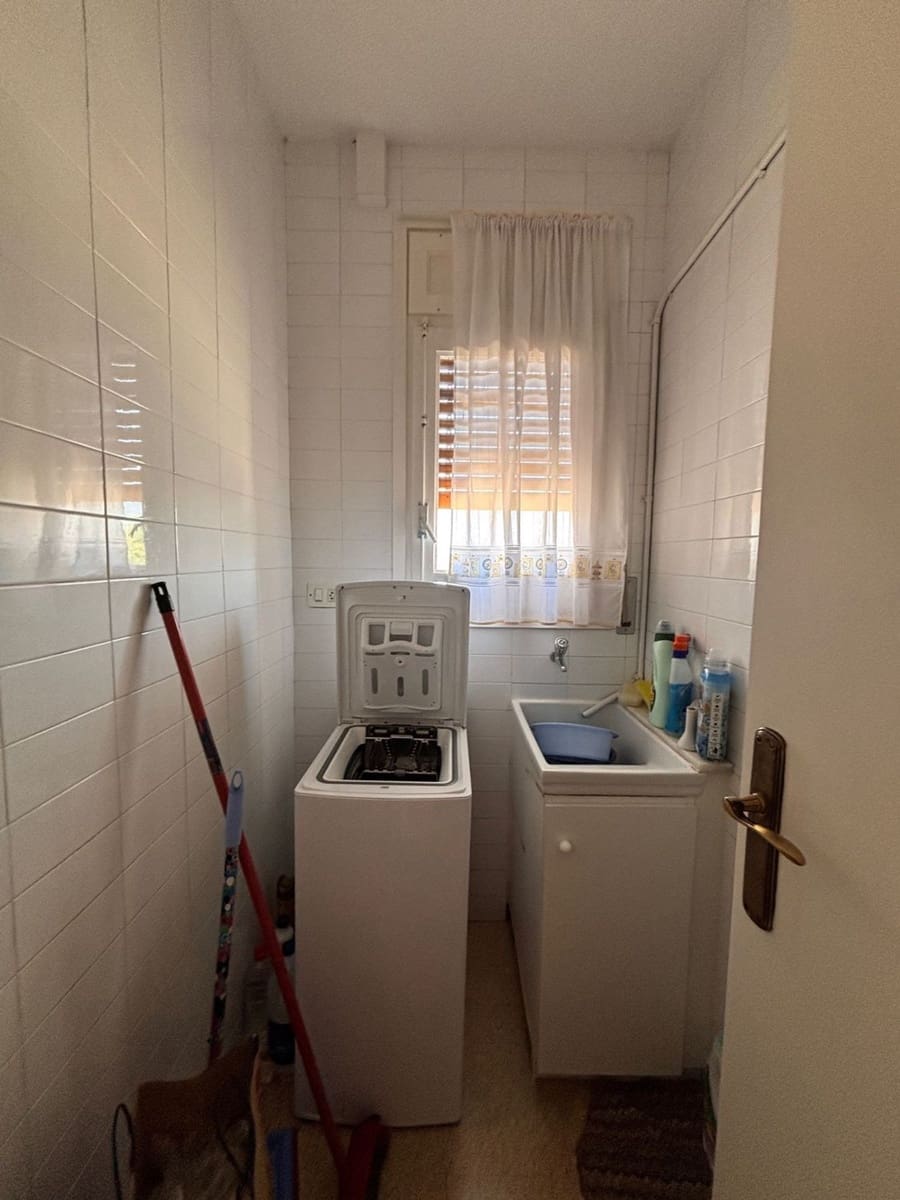 4 bedroom Villa for sale in Flix with garage - € 239,000 (Ref: 9889652)
