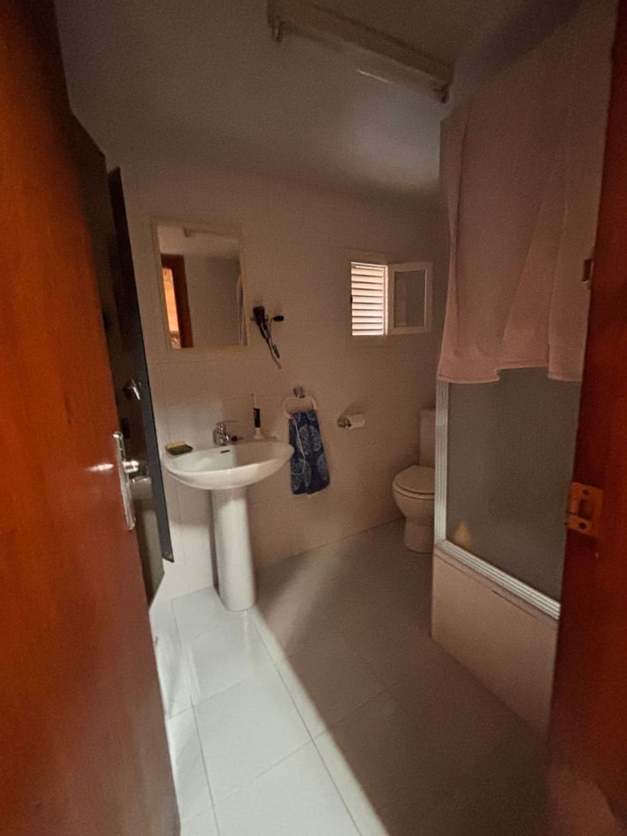 4 bedroom Villa for sale in Flix with garage - € 239,000 (Ref: 9889652)