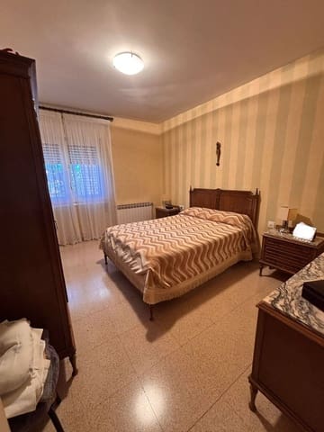 4 bedroom Villa for sale in Flix with garage - € 239,000 (Ref: 9889652)