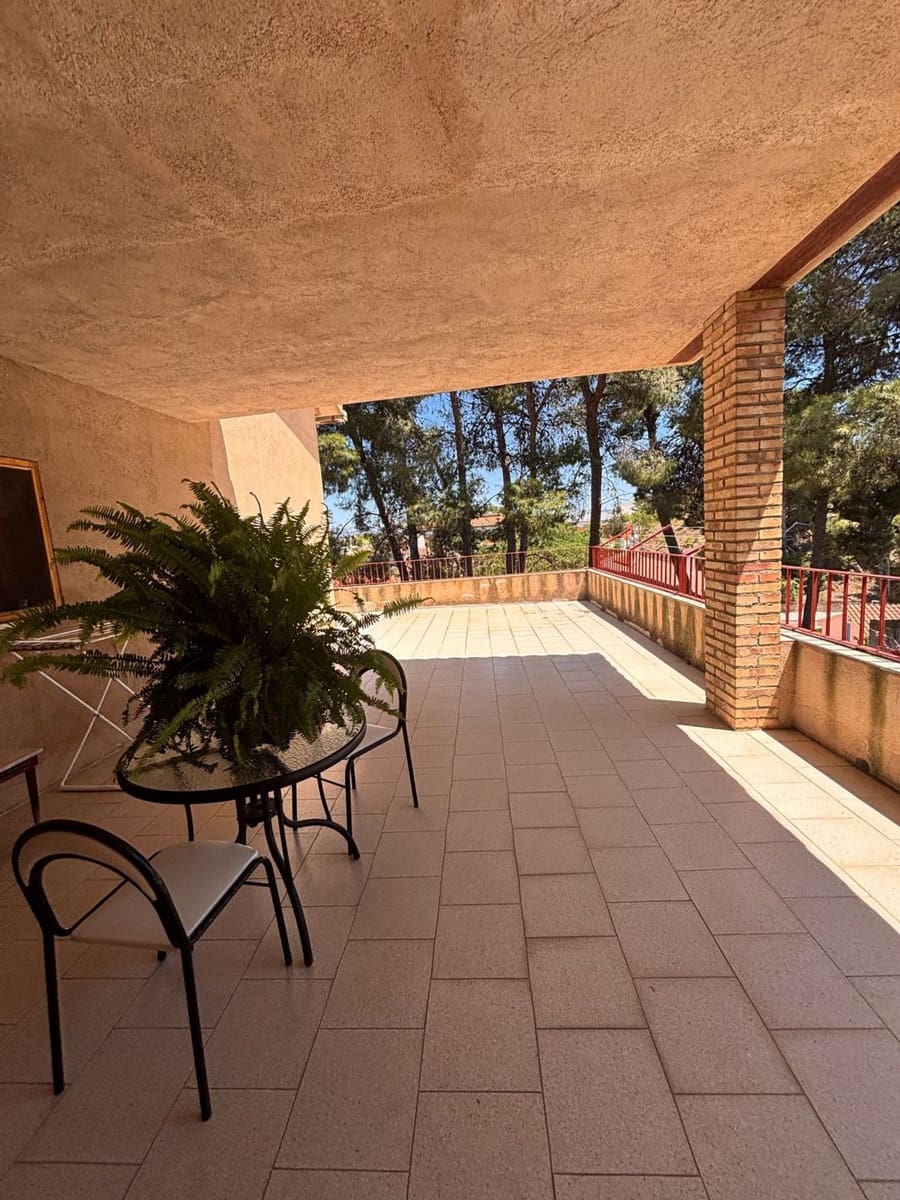 4 bedroom Villa for sale in Flix with garage - € 239,000 (Ref: 9889652)