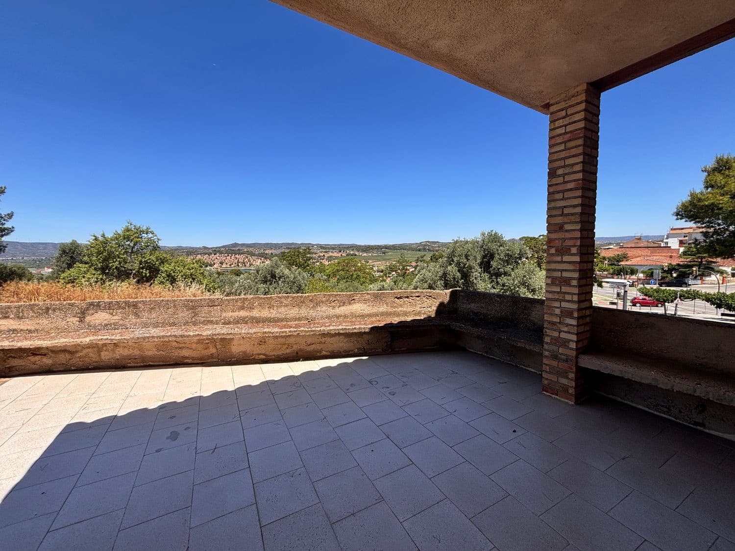 4 bedroom Villa for sale in Flix with garage - € 239,000 (Ref: 9889652)