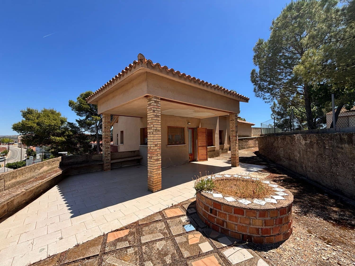 4 bedroom Villa for sale in Flix with garage - € 239,000 (Ref: 9889652)