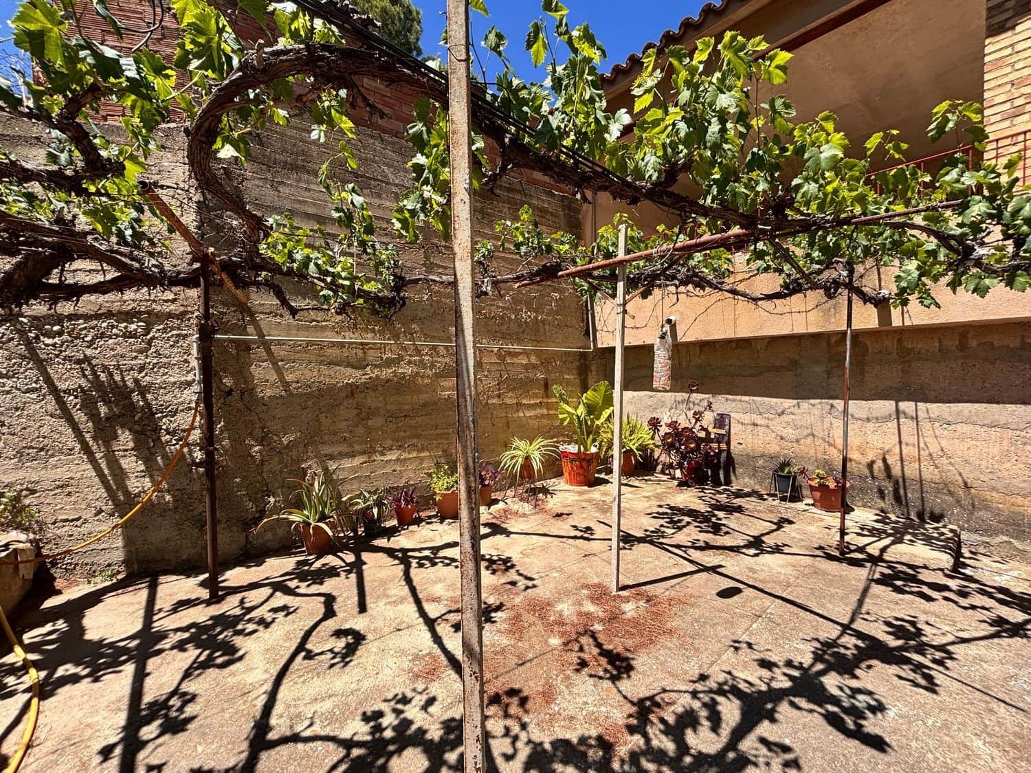 4 bedroom Villa for sale in Flix with garage - € 239,000 (Ref: 9889652)