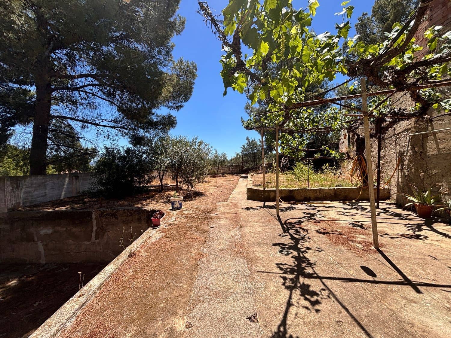 4 bedroom Villa for sale in Flix with garage - € 239,000 (Ref: 9889652)