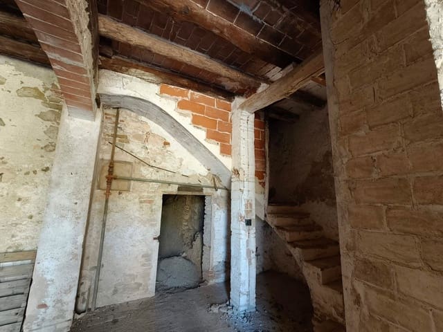 4 bedroom Finca/Country House for sale in Falset - € 160,000 (Ref: 9898904)