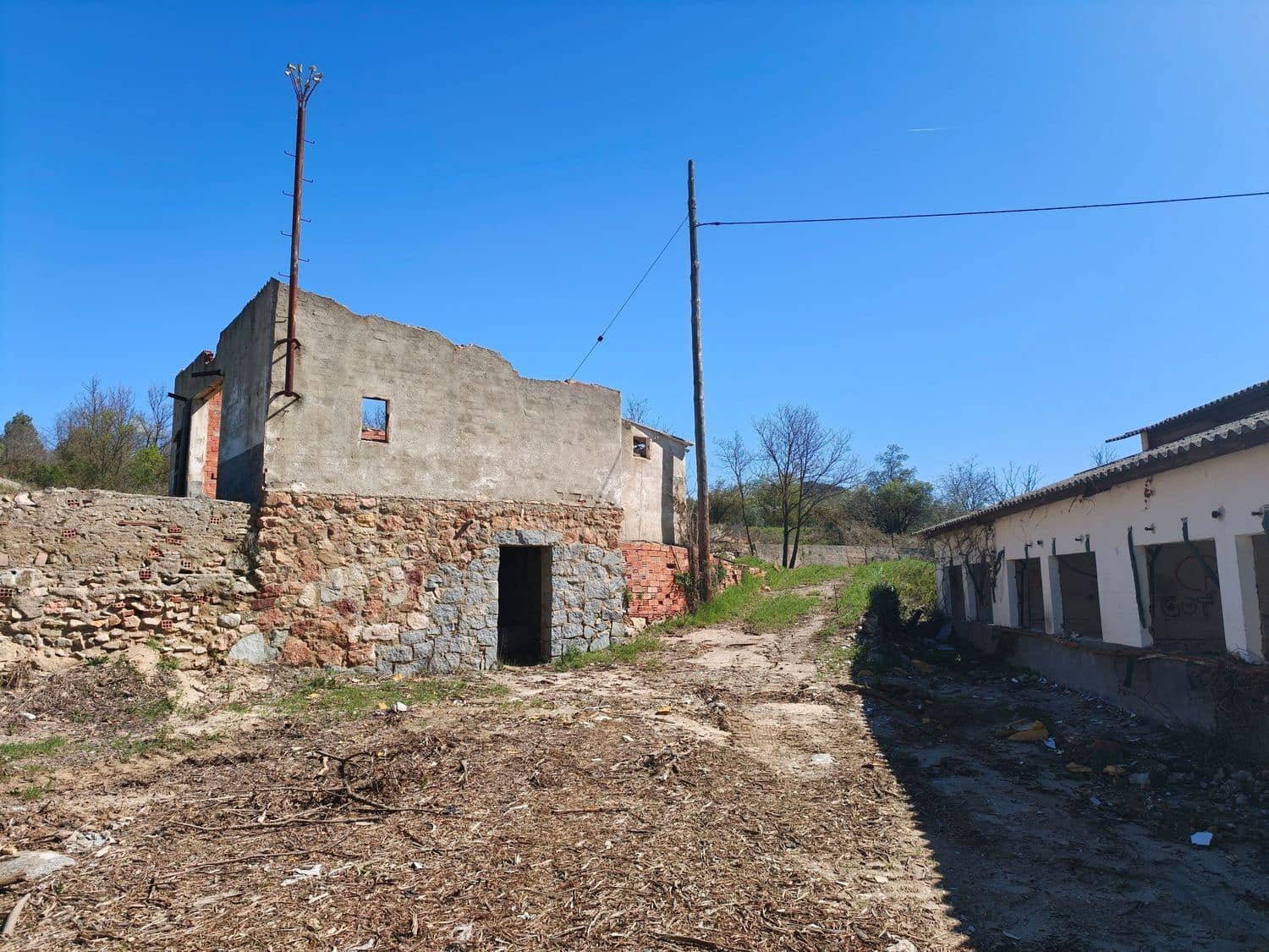 4 bedroom Finca/Country House for sale in Falset with garage - € 160,000 (Ref: 9898904)
