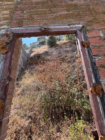 Ubebygd land til salgs i Flix - € 15 000 (Ref: 9956682)