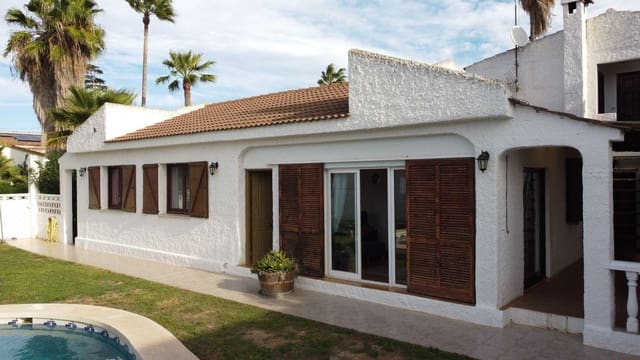 3 soveværelse Villa til salg i Vinaròs med swimmingpool - € 320.000 (Ref: 8570744)