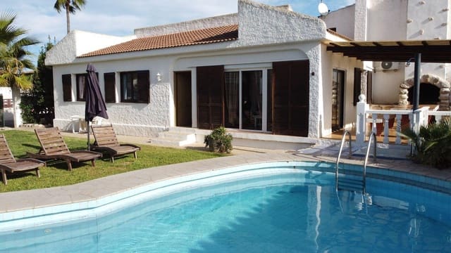 3 soveværelse Villa til salg i Vinaròs med swimmingpool - € 320.000 (Ref: 8570744)