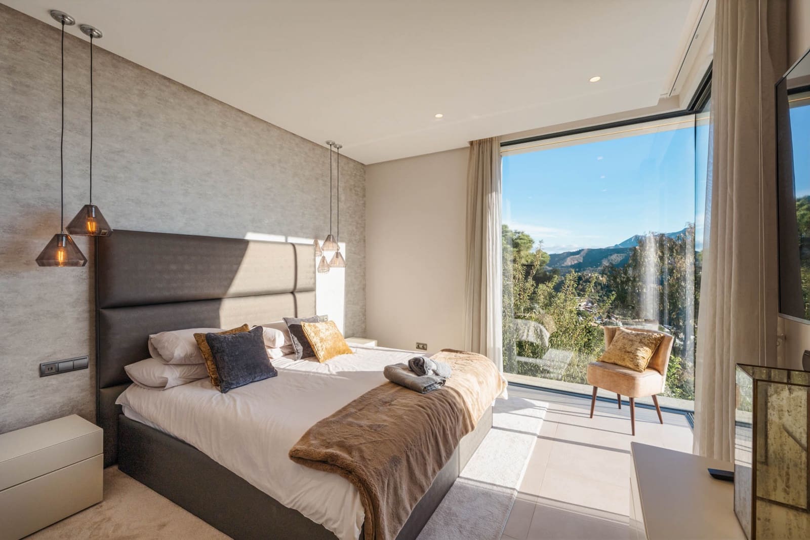 5 Zimmer Villa zu verkaufen in El Madronal mit Pool Garage - 6.495.000 € (Ref: 8893050)