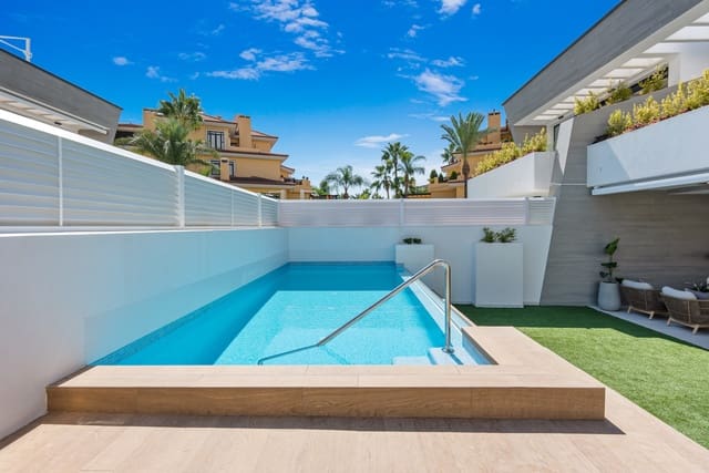 5 soveværelse Byhus til salg i Puerto Banus, Marbella med swimmingpool garage - € 2.395.000 (Ref: 8905475)